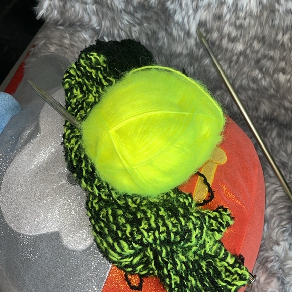 HANDCRAFTED Vibrant Green and Black Women's Sweater polyester wool blend NWT - Picture 7 of 15